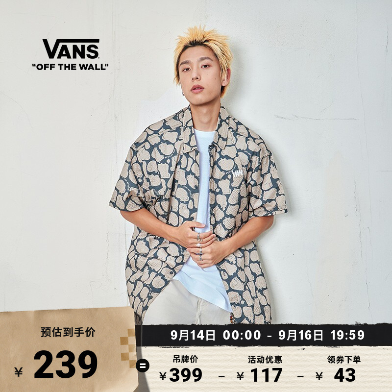 Vans Official Unisex Couple's Short-Sleeve Shirt with All-Over Capybara Print Vans Official Unisex Couple's Short-Sleeve Shirt with All-Over Capybara Print
