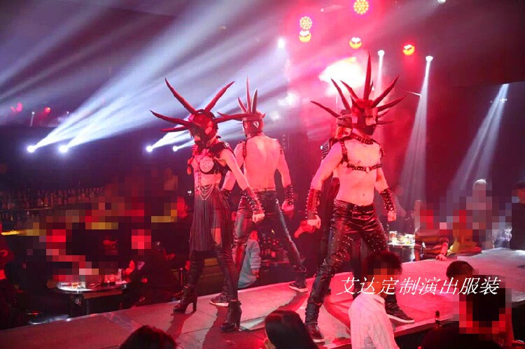 New bar nightclub DS party watches dance with exaggerated long rivet black leather head to play dress