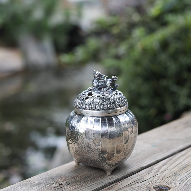 Silver Incense Stove Pure Silver 999 Incense Stove Hand Chisel Engraved Pattern Foot Silver Incense Stove Pendulum Incense Stove Retro Style Smelling