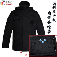 Модернизированное пальто из твила с логотипом.