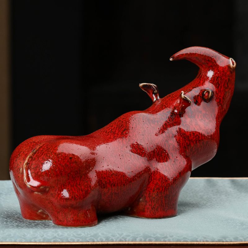 Jingdezhen ceramics bullish furnishing articles lucky town curtilage sitting room of the new Chinese style and creative office home decoration