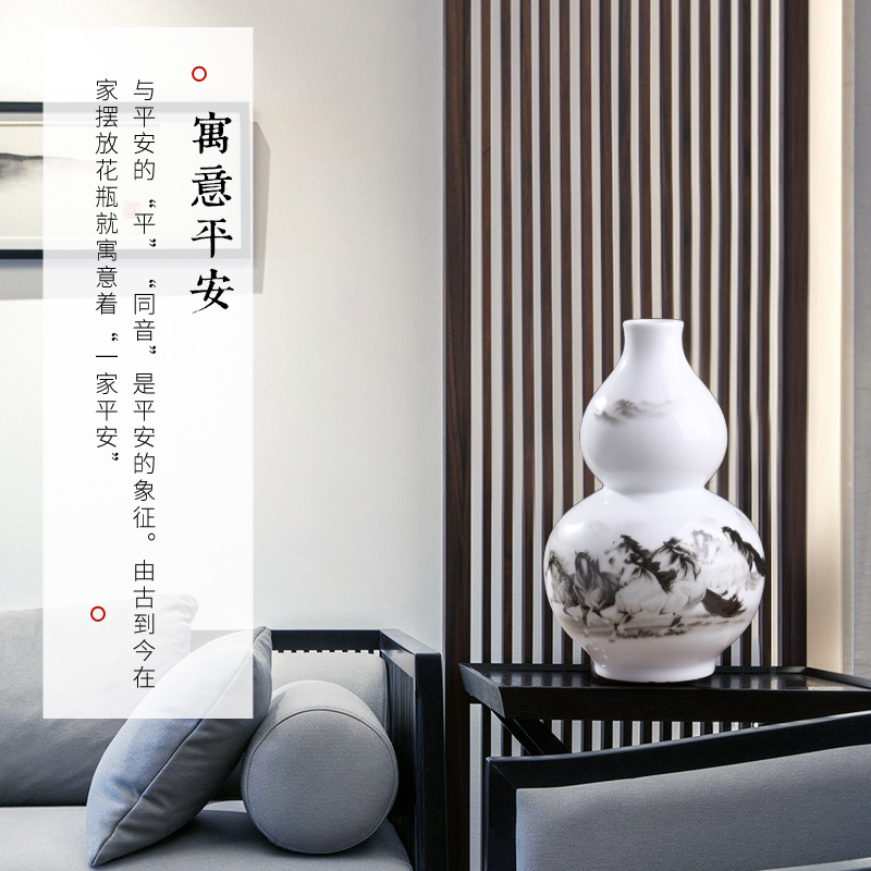 Jingdezhen ceramics town curtilage lucky Chinese style living room furniture and furnishing articles wine gourd vase decorative arts and crafts