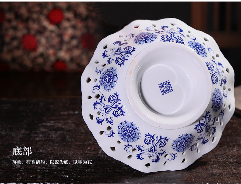 Blue and white hollow ceramic high fruit bowl jingdezhen porcelain basket candy plate of new Chinese style of modern home decoration