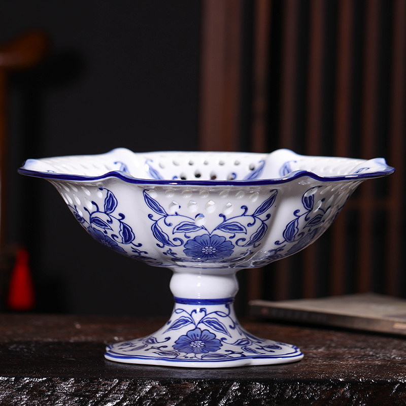 Chinese blue and white porcelain of jingdezhen ceramics of fruit sugar dry fruit basket creative household adornment is placed a wedding gift
