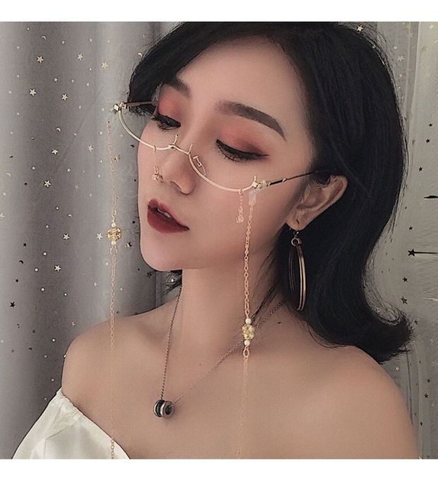Kính nửa khung dưới rung cùng một đoạn thả không có ống kính in dây đeo nữ trang trí mặt dây chuyền gương phẳng khung kính kính mát nữ