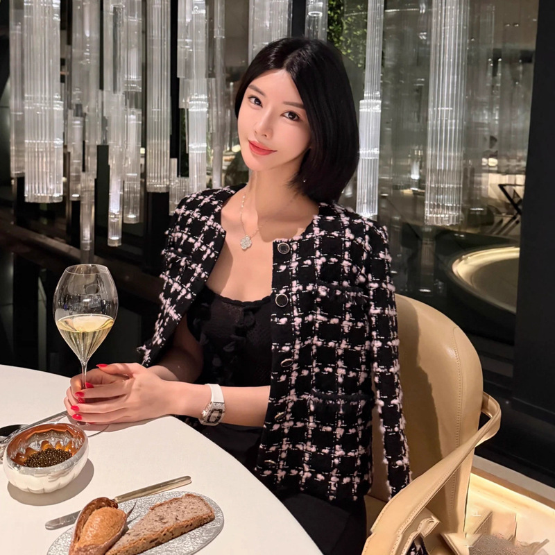 Tweed Autumn and Winter Short Coat for Women, Round Neck, Black and Pink Checkered Wool, Color-Blocking, 2026 Early Spring New Style