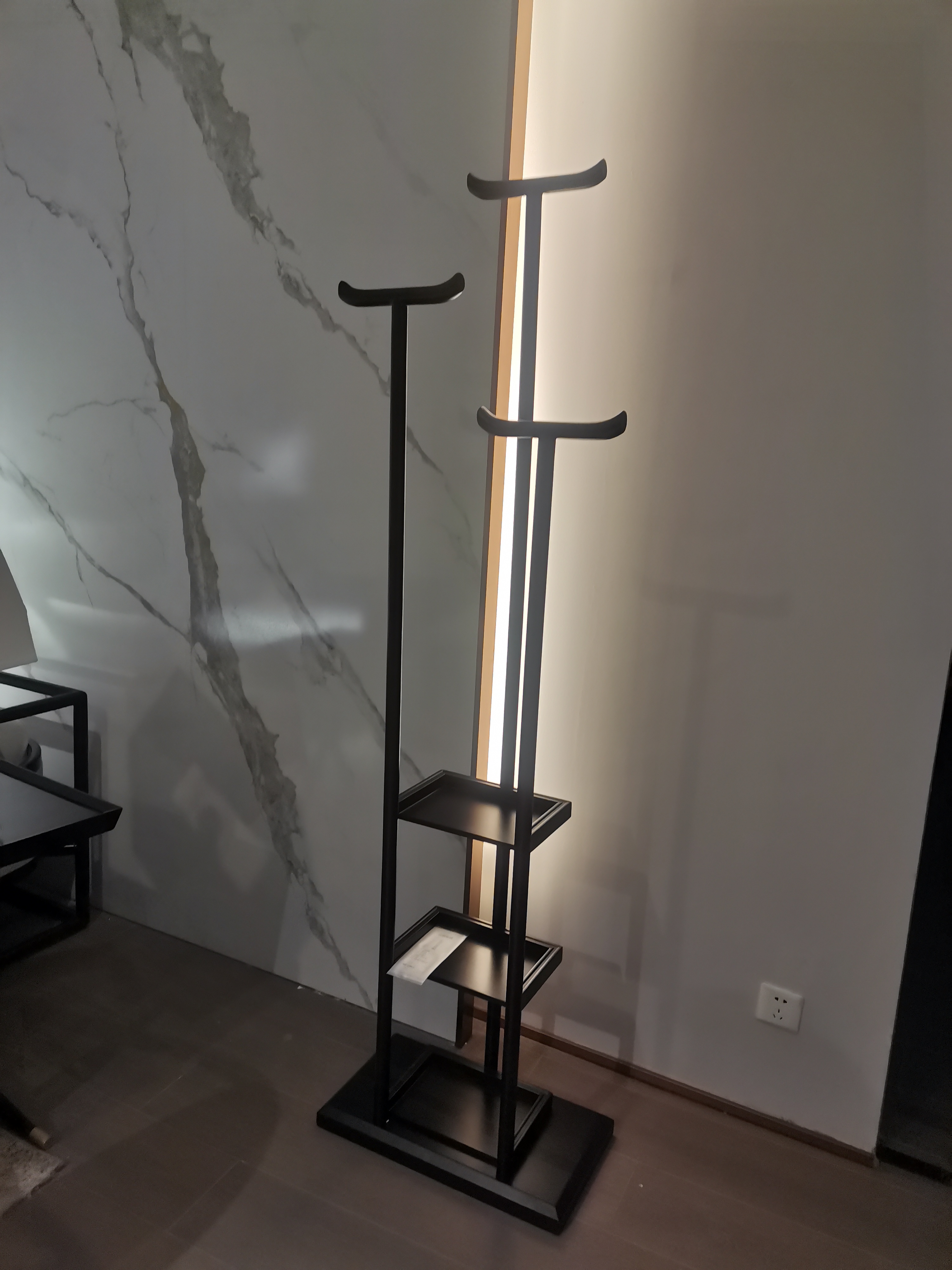 Solid wood simple modern floor hanger wooden new Chinese style coat rack office custom homestay hotel furniture