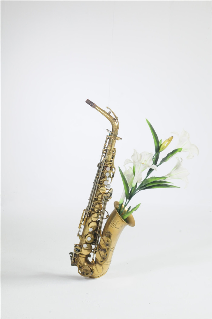 Nhạc cụ saxophone cũ bằng đồng nguyên chất mạ vàng đồ vật cũ bộ sưu tập đạo cụ retro bar hoài cổ nhạc cụ - Nhạc cụ phương Tây kèn tàu
