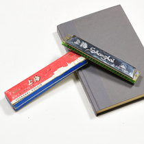 7080s old harmonica nostalgic collection of old objects decorative props bar cafe display ornaments old musical instruments