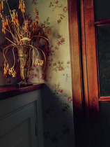 Shanghai nostalgic old glass vase glazed flower arrangement amber 7080 Western old goods miscellaneous furnishings