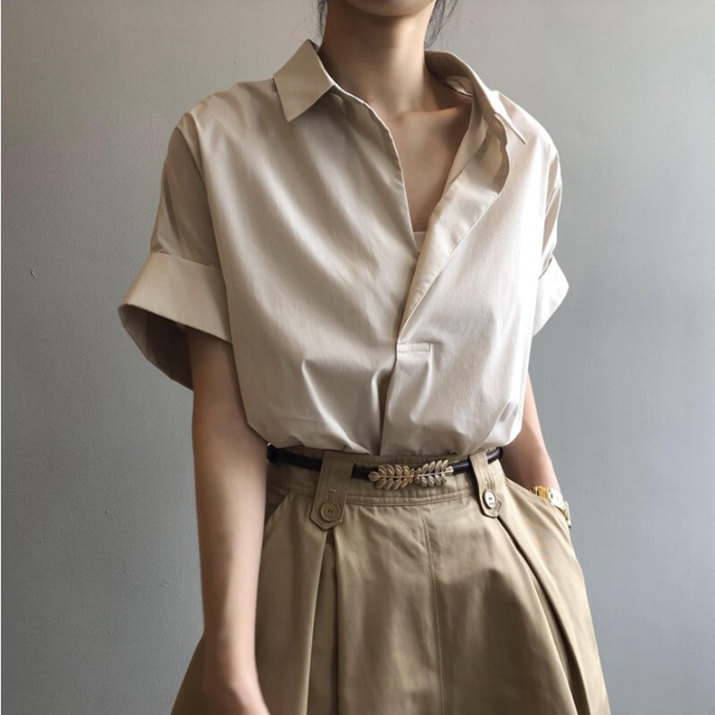 Summer New Design Short-Sleeved Shirt for Women, Niche Hong Kong Style Retro Loose V-Neck Shirt, Unique Korean Style Top