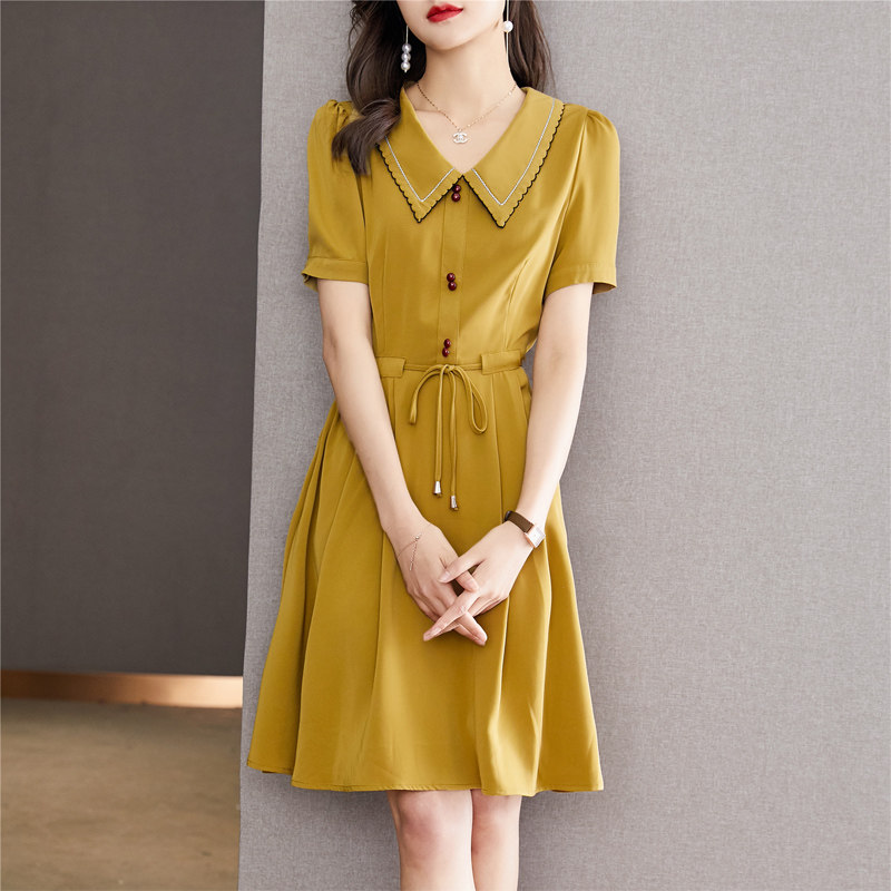 2022 Summer new light ripened wind skirts design sensation small crowned cashew slim dolls collar snow-spinning women