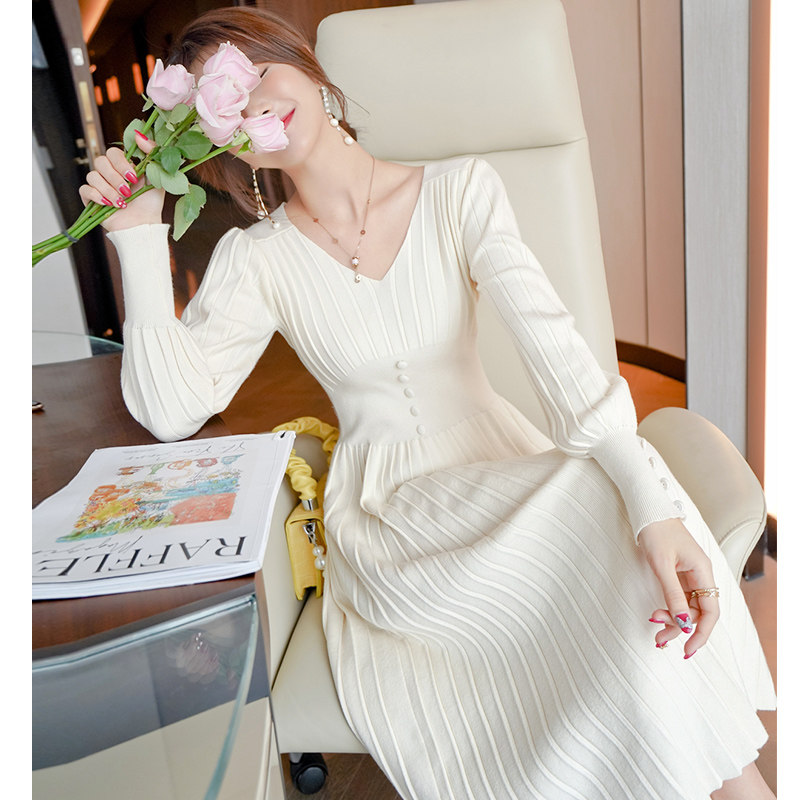 SNICYKER2022 years early spring new women's maiden name Masculinity Light Cooked Wind cashew with slim knit foreign dress