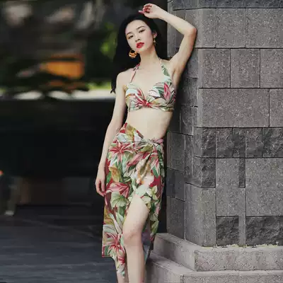 Bikini three-piece swimsuit female summer steel support small chest gathered beach Beach seaside two-piece sex catch hot spring high waist flat corner