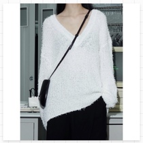 (FARM) hollow knitted sweater blouse womens V-collar long profile black white slim Joker spot