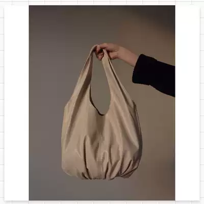IMMLS niche all-match solid color pleated lamb leather sense large-capacity commuter shoulder handbag spot