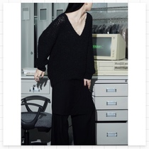 (FARM) hollow knitted sweater blouse womens V-collar long profile black white slim Joker spot