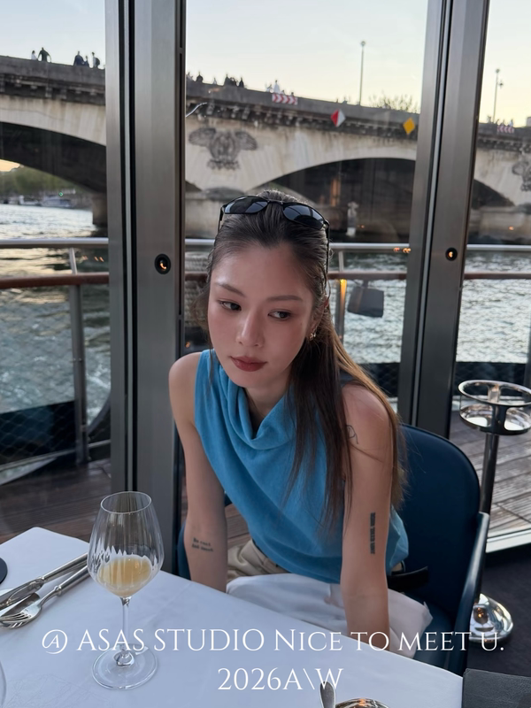 【Comparable to Son*】Zhang Ruonan's Same Style Breathable Drapey Half-High Collar Sleeveless Knit Vest in Blue with a Relaxed Feel