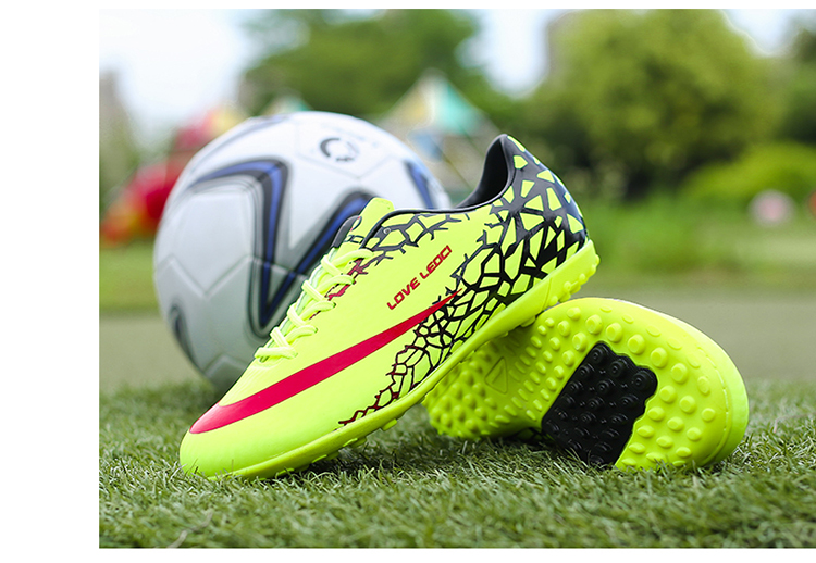 2018 World Cup C Romesi trắng giày bóng đá móng tay bị gãy nam và nữ sinh viên móng tay lớn trẻ em ngắn nail Assassin độc bee sneaker nam