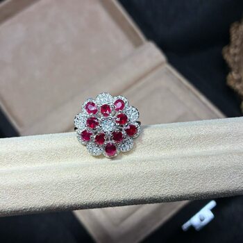 S925 silver inlaid with natural pigeon blood ruby ring, main stone 3*4mm exquisite live flower ring