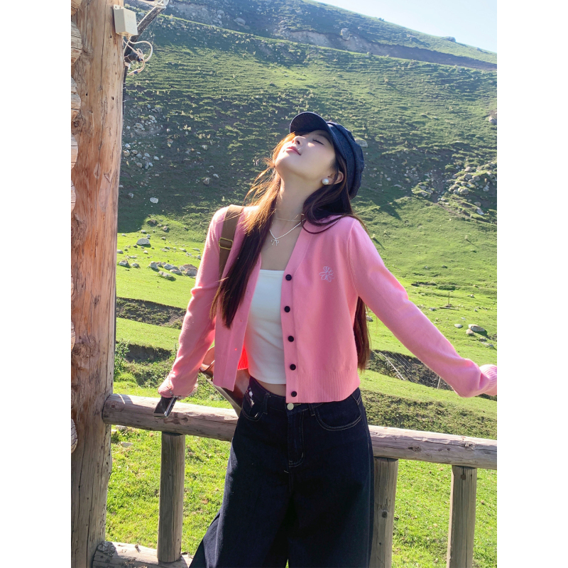 Tianmi Zhou Pink Knitted Cardigan for Women 2026 Early Autumn New Outdoor Wear V-Neck Embroidered Sweater Jacket Top Tianmi Zhou Pink Knitted Cardigan for Women 2026 Early Autumn New Outdoor Wear V-Neck Embroidered Sweater Jacket Top