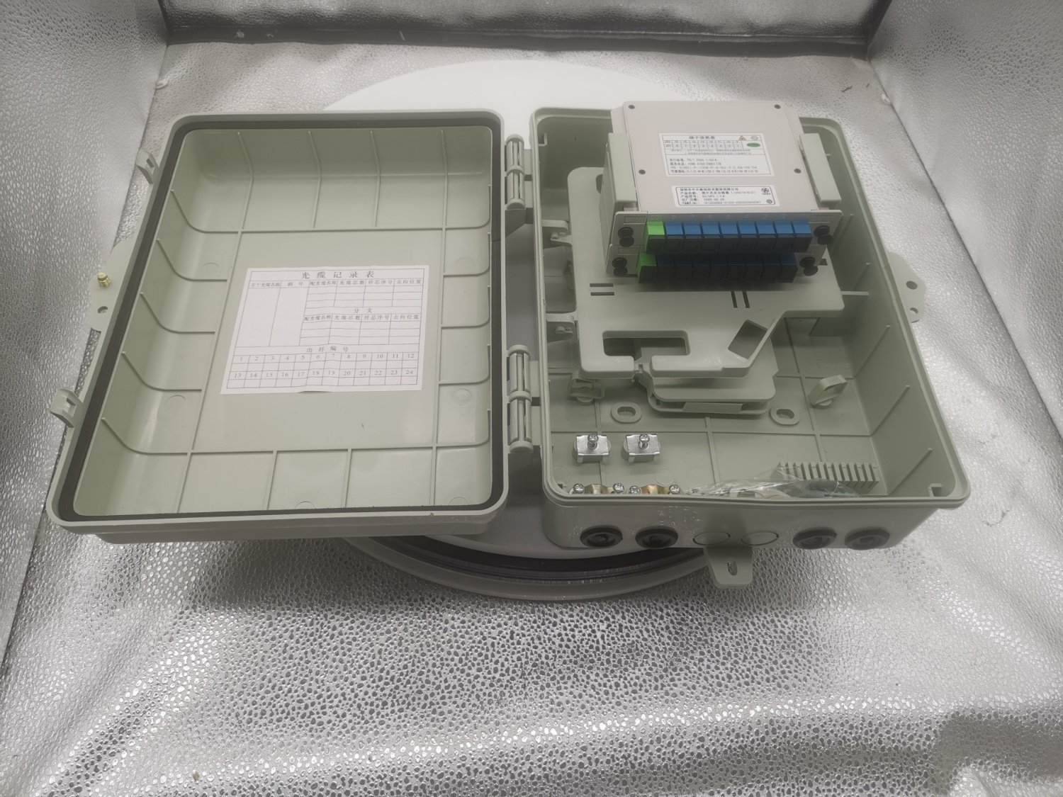 Optical fiber splitting box 12 core 24 core 48 core optical fiber splitter box 1 minute 32 1 minute 16 two-slot splitter box