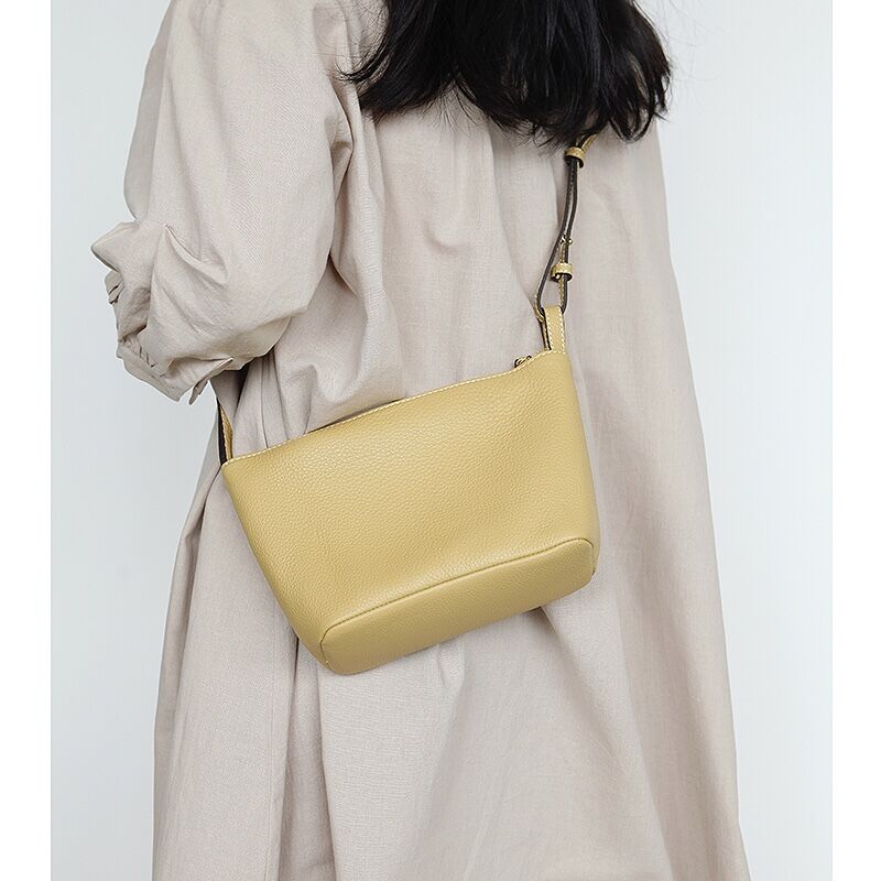 Bugu Forest Original Lady New Leather Single Shoulder Oblique Satchel simple and portable handbag succinct B333