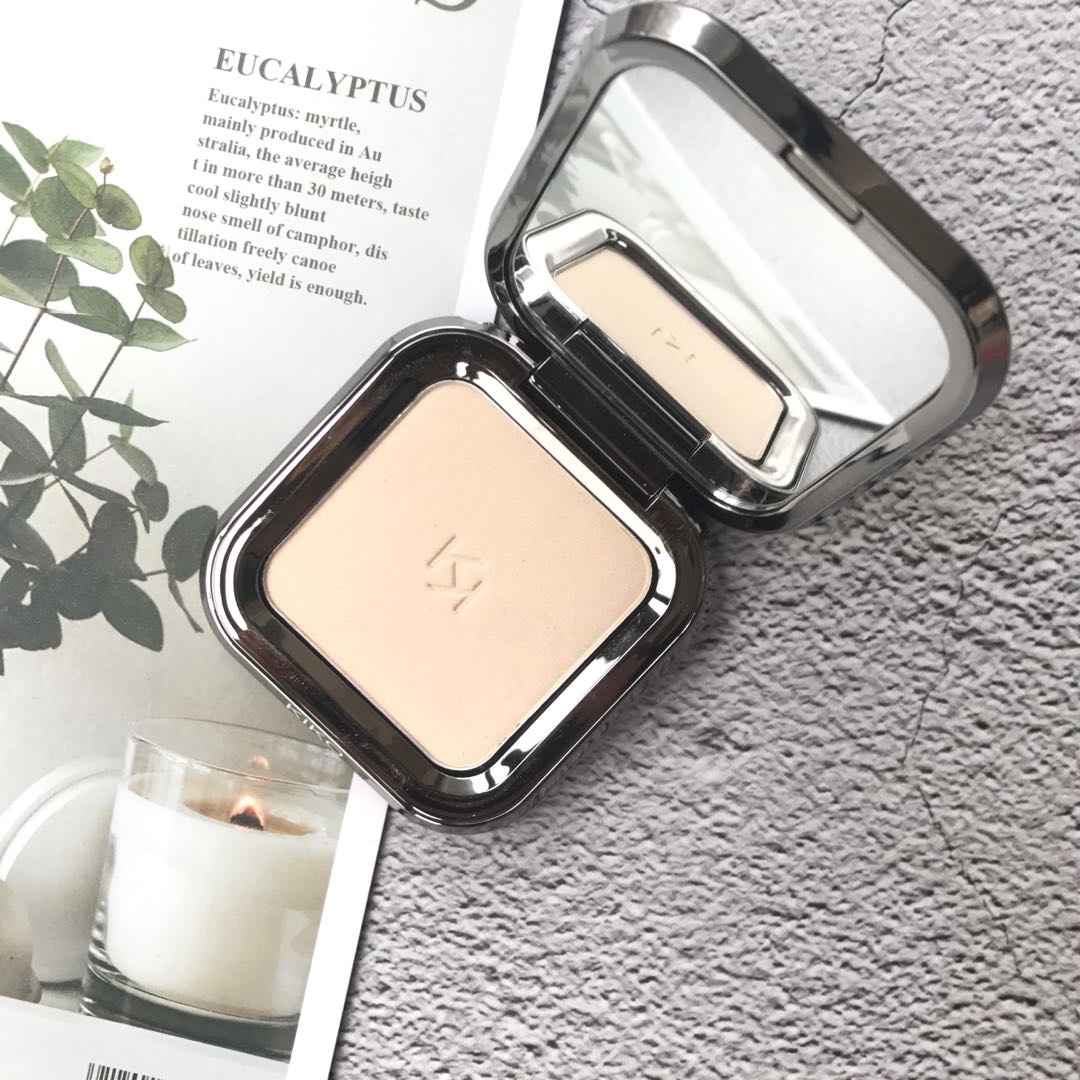 Spot KIKO Glossy Powder GLOW FUSION 01 Làm sáng màu của con tằm bắt sáng clio