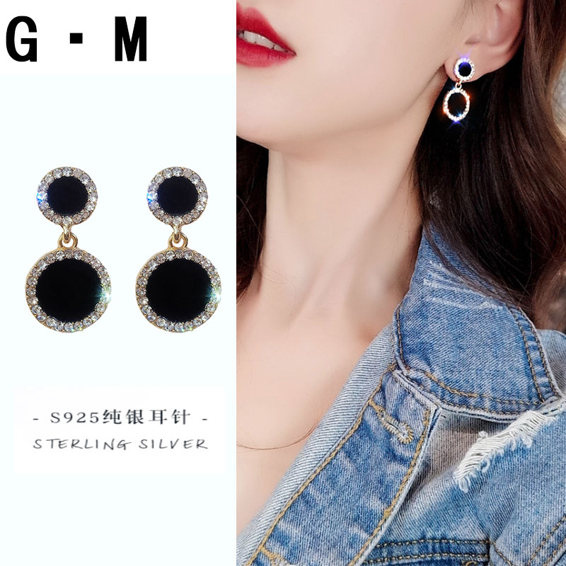 Style Superior Black Ear Pin 2021 New Tide Korea Temperament Design Sense Earrings Small Crowdnet Red Earrings