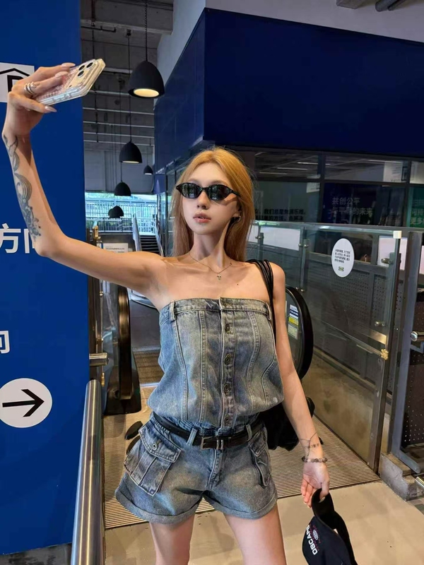 God Authentic Cai Shen Jia 2026 Summer New Style Washed Vintage Chic Strapless Denim Shorts for Women Trendy God Authentic Cai Shen Jia 2026 Summer New Style Washed Vintage Chic Strapless Denim Shorts for Women Trendy