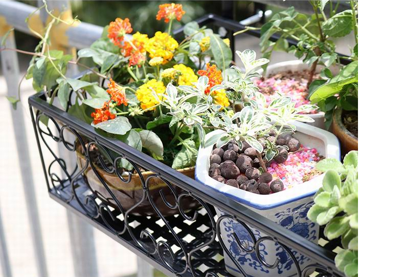 Ban công phong cách châu Âu kệ hoa treo cửa sổ bằng da bằng sắt rèn chậu hoa giá đỡ cửa sổ phòng khách bệ treo tường hoa màu xanh lá cây - Kệ tủ sách