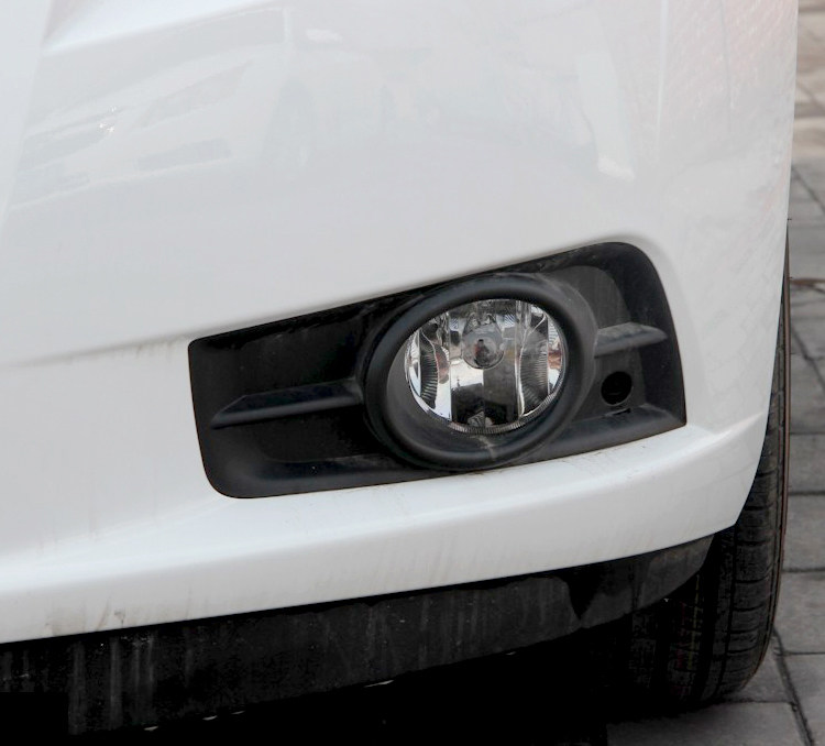 Suitable for Chevrolet Corruz front fog light assembly fog light frame front bar light anti-fog lamp light frame 09-14