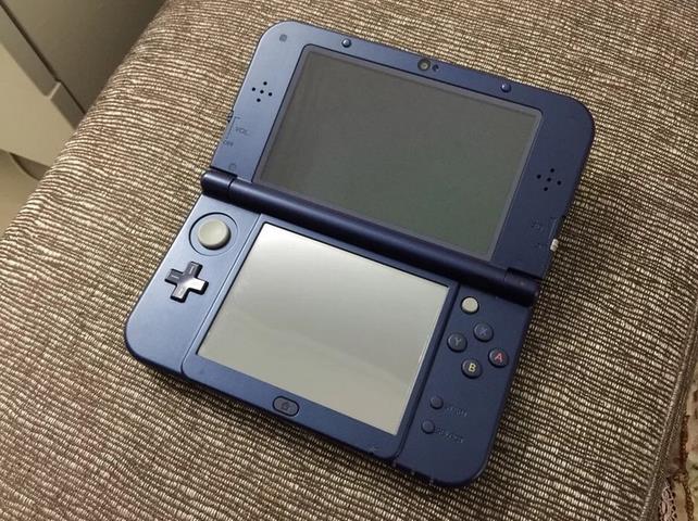 Gốc second-hand new3DS 3DSLL new junior máy chủ game console new 3dsll 3ds có thể tái chế máy chơi điện tử 4 nút 620 game tích hợp