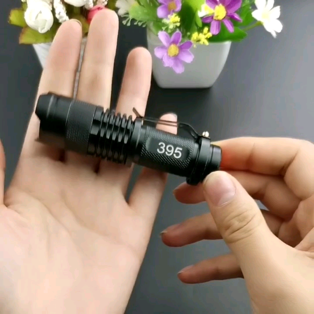 防伪神器。新版人民币验钞灯推荐，随身携带的“紫光战士”⚡