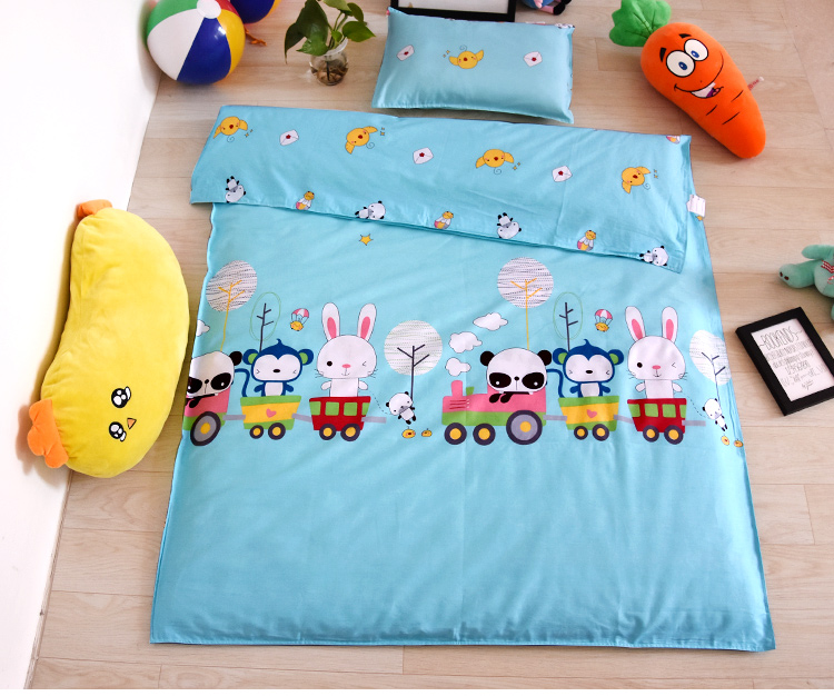 Mùa thu và mùa đông bông mẫu giáo quilt ba mảnh thiết lập với lõi cotton trẻ em nap là sáu bộ phim hoạt hình bộ đồ giường bé