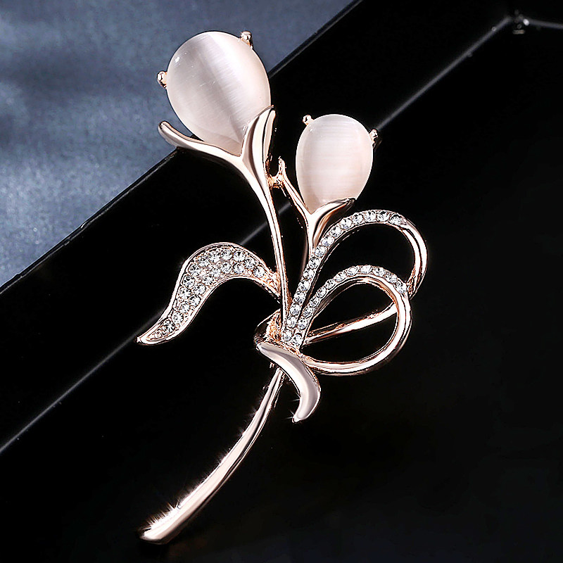 Tulip brooch for women, elegant and sophisticated, a new 2024 design, trendy and unique, perfect for suits and other accessories.