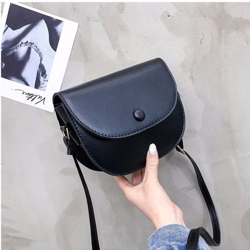 Net red small bag women's bag 2019 new trendy retro PU texture saddle bag shoulder bag cross-body student bag