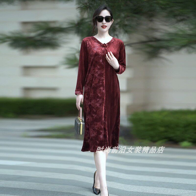 2025秋季新款新中式流苏丝绒雕花连衣裙气质显瘦国风大码过膝裙子