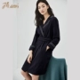 Top dưa mới mùa thu lông cừu ấm áp thời trang áo ngủ nữ màu rắn đơn giản và thoải mái áo choàng dài tay hàng đầu đồ ngủ lụa