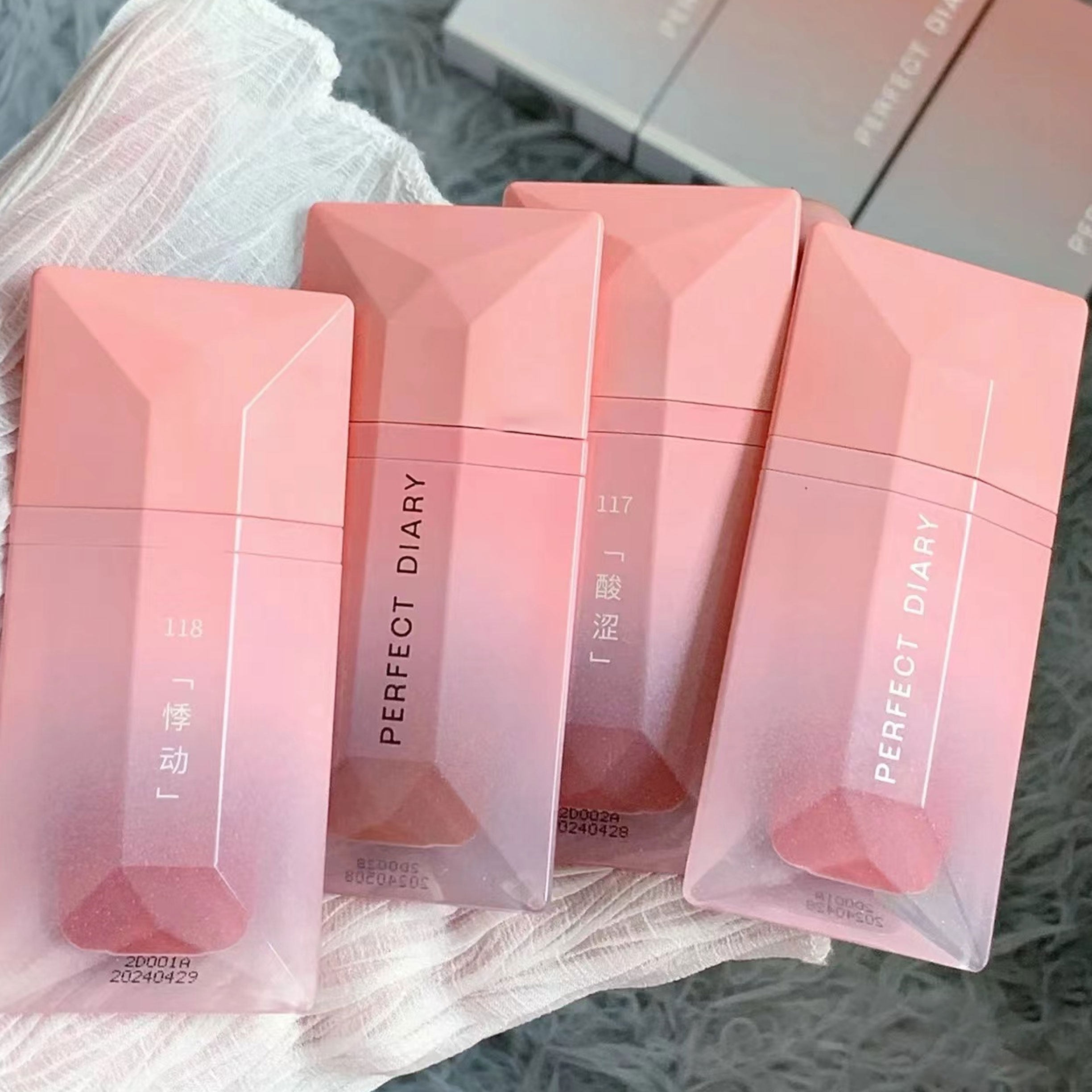 Perfect diary matte business card lip gauze lip glaze secret love cheetah series 019 lipstick 104 female 215 students show white