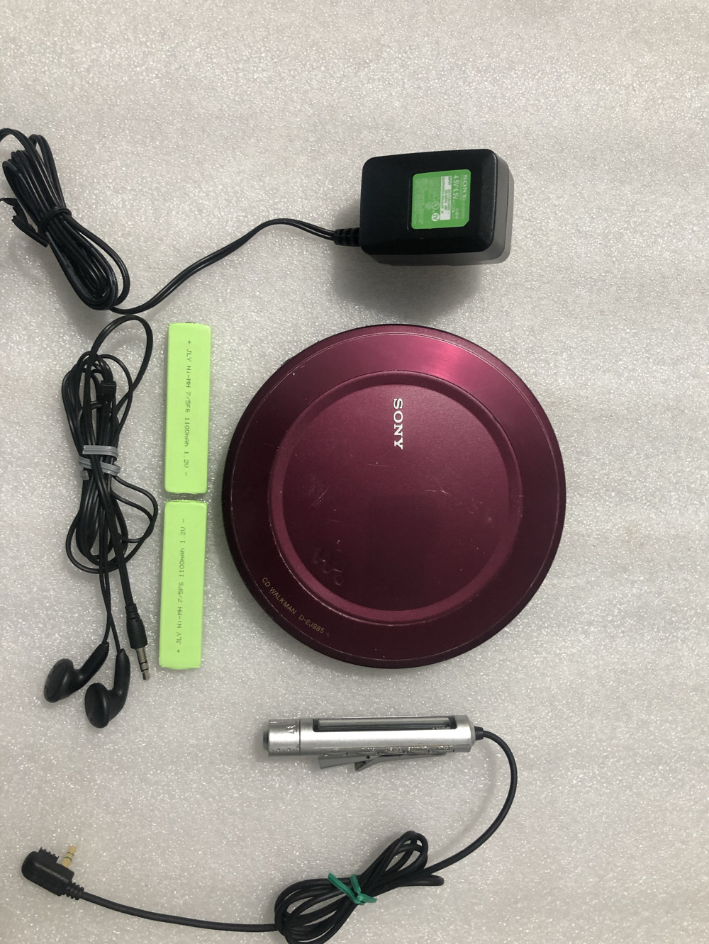 复古潮流新宠儿？Sony D-EJ985 CD随身听评测，带你找回那些年的音乐