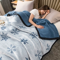 Цветок без фальшивого морского синего