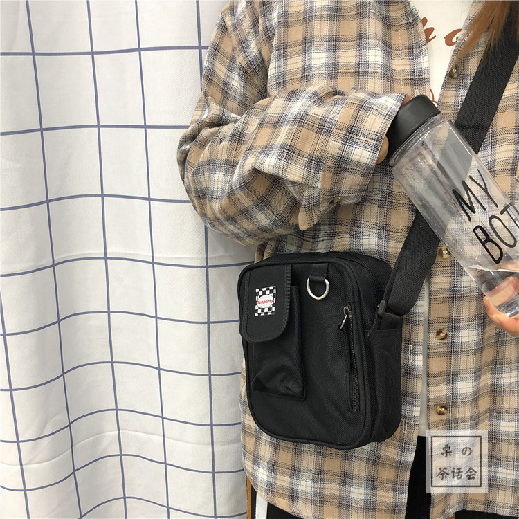 Day Department Classic Little Black Bauins Sskate Bag Ulzzang Street Pat on earth Cool Trampoline Satchel Satchel men and women single shoulder bag