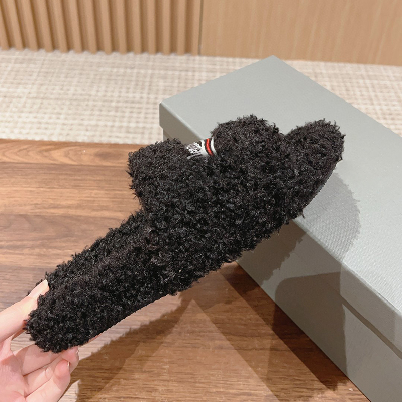 Dingban/ Must-Have! Lamb Wool Flat Slippers for Women, Suitable for Outdoor Wear in Autumn and Winter, with Letter Embroidery, Unisex Slippers Dingban/ Must-Have! Lamb Wool Flat Slippers for Women, Suitable for Outdoor Wear in Autumn and Winter, with Letter Embroidery, Unisex Slippers