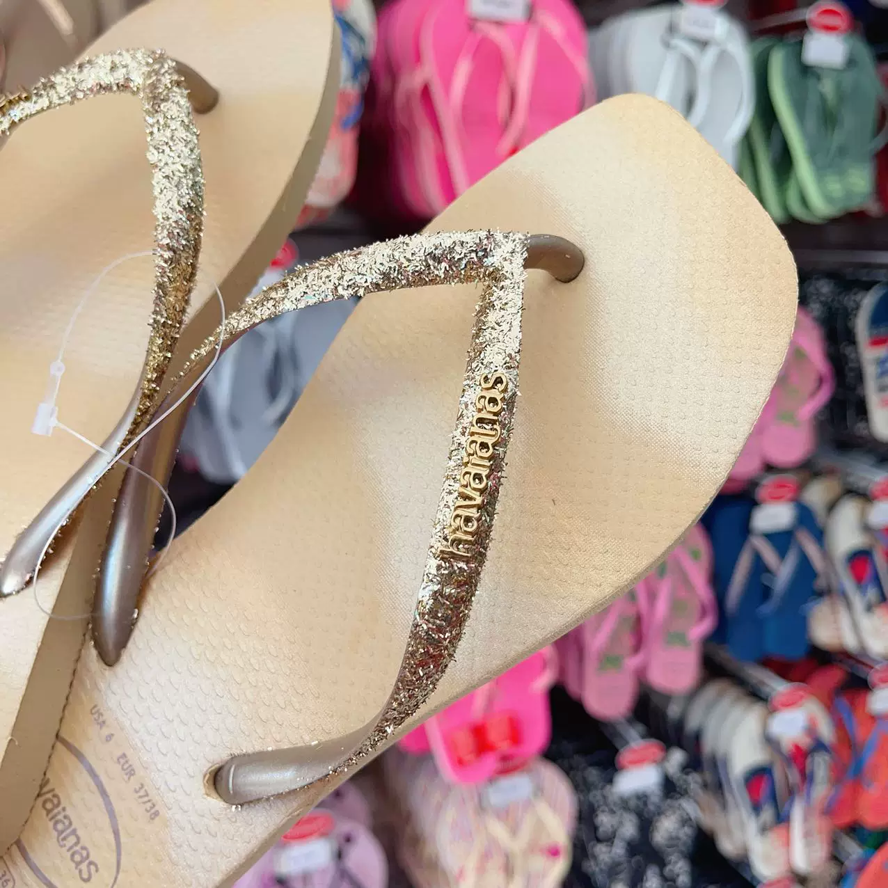 Хаваианас (Havaianas) квадратные блестящие пляжные сланцы с блестящими ремешками противоскользящие с квадратным носком