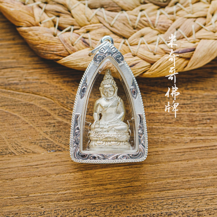 Thailand's Buddhist dragon Boron Caxian Buddhist calendar 2533 Pure silver material Pharmacist Buddha Grand model