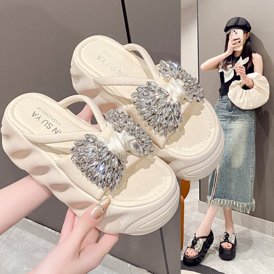 8cm厚底凉拖鞋女夏季外穿2025新款增高休闲水钻踩屎感沙滩一字拖