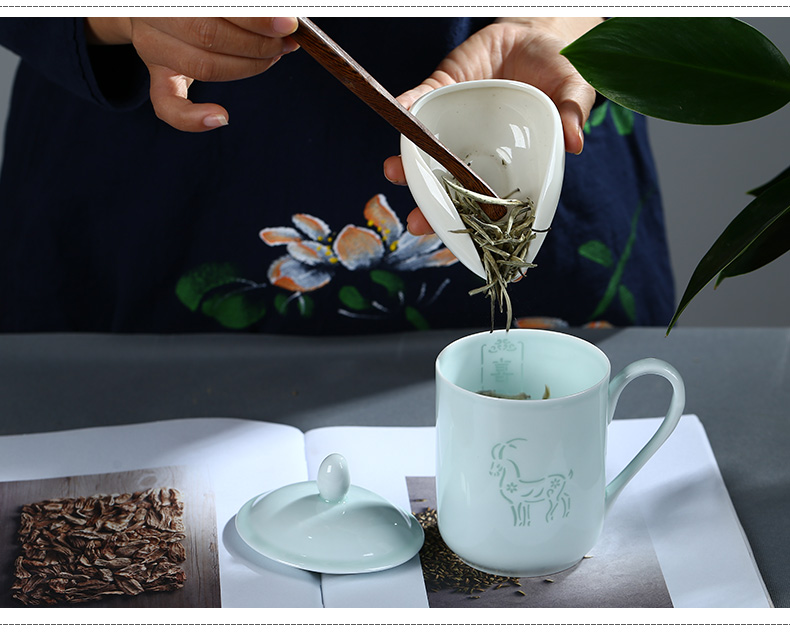 Jingdezhen shadow green and exquisite porcelain teacup creative zodiac ceramic cups with cover office cup tea cup gift cups