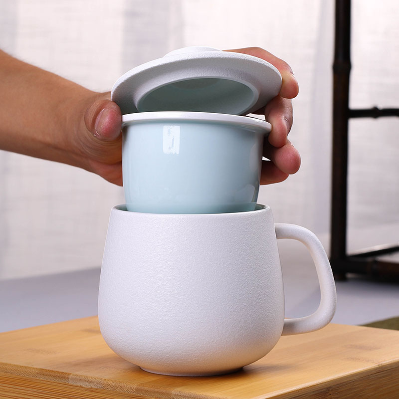 Jingdezhen ceramic filter cup with cover the make tea cup household contracted creative office keller cup tea cup