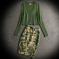 Europe station early autumn fashion casual sweater two-piece set of womens knitted cardigan skirt Autumn and winter knitted suit green woman